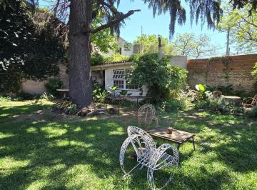 Casa · 230m² · 5 Ambientes · 2 Cocheras · Venta Casa con Jardín en Doble Lote de 651 M5, en Martín Rodríguez Al 3700, Carapachay