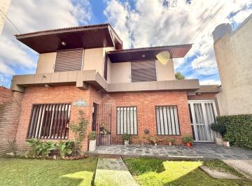 Casa · 150m² · 3 Ambientes · 1 Cochera · Casa - en Venta