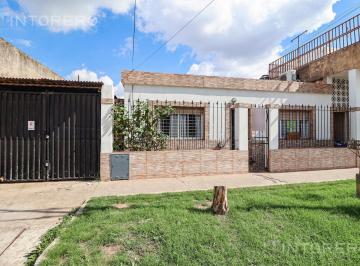 Casa · 75m² · 5 Ambientes · 1 Cochera · Casa en Venta de 5 Ambientes con Dos Locales en Isidro Casanova