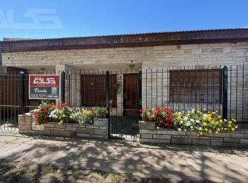 Casa · 140m² · 7 Ambientes · 1 Cochera · Casa | 7 Ambientes | Jardín | Potencial | Cochera | Ituzaingó Sur
