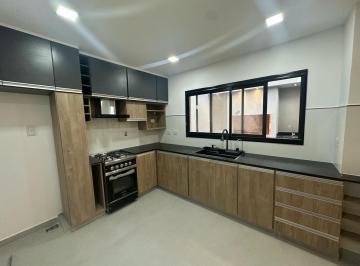 Casa · 92m² · 4 Ambientes · Casa - Echesortu