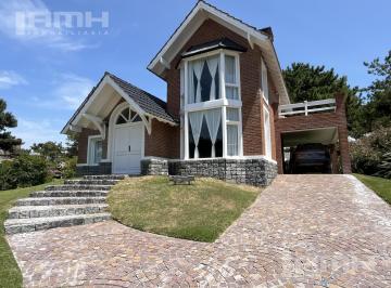 Casa · 180m² · 5 Ambientes · Casa Categorica en Pinamar Norte