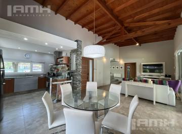 Casa · 190m² · 5 Ambientes · 1 Cochera · Casa en Venta en Barrio Alamos Pinamar