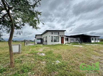Casa · 129m² · 4 Ambientes · 2 Cocheras · Casa en Capital