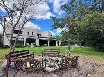 Casa · 380m² · 5 Ambientes · 2 Cocheras · Ayres de Pilar 5 Dorm. con Espectacular Parque Abierto