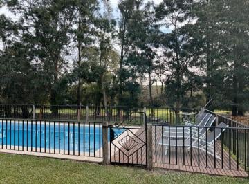 Casa · 380m² · 5 Ambientes · 2 Cocheras · Ayres de Pilar 5 Dorm. con Espectacular Parque Abierto
