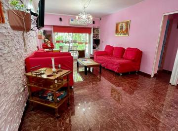 Departamento · 73m² · 3 Ambientes · Departamento 3 Ambientes Al Frente con Balcón Corrido en Flores