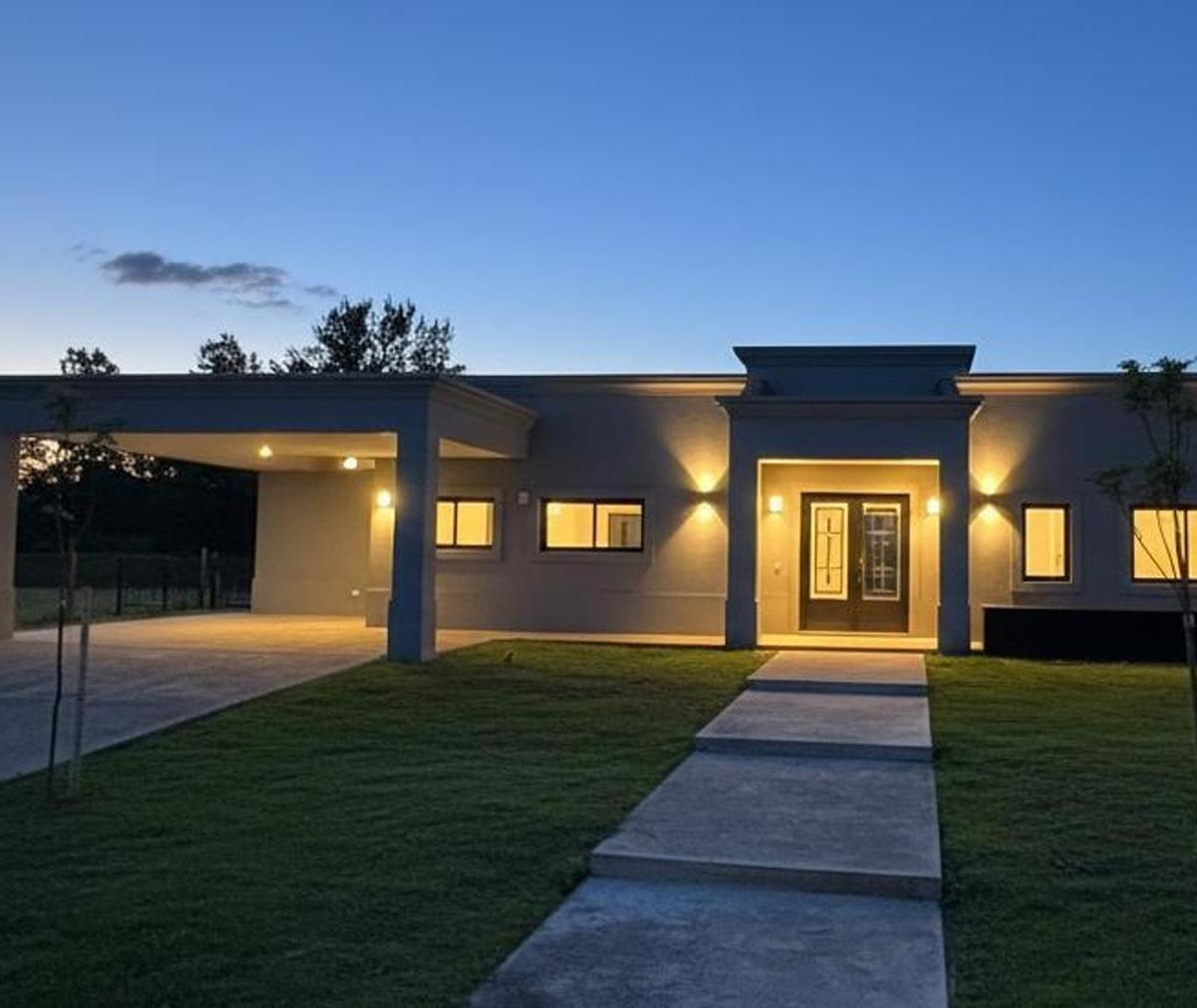 Adg. Hermosa Casa A Estrenar En Barrio Monet