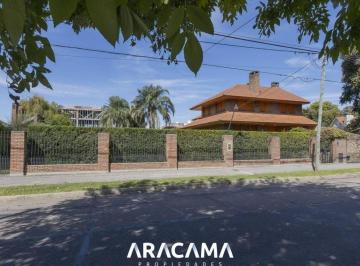 Casa · 460m² · 7 Ambientes · 2 Cocheras · Casa en Venta en Monte Grande