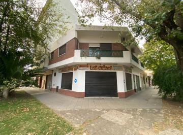 Casa de 4 ambientes, Lanús · Casa en Esquina con Local. en Remedios de Escalada