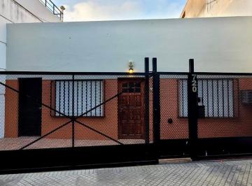 Casa · 88m² · 6 Ambientes · 1 Cochera · Casa Al Frente en Pb y 1er Piso con Patio y Terraza en Barrio Las Heras