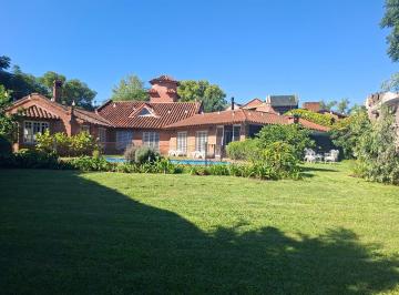 Casa · 272m² · 5 Ambientes · 2 Cocheras · Casa en Venta en Muñiz