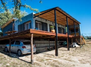 Casa · 92m² · 2 Dormitorios · 1 Cochera · Venta Casa 2 Dorm, Pileta y Terreno de 1500 m² en Villa Parque Siquiman