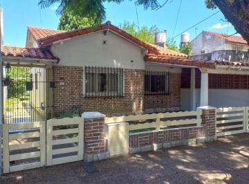 Casa · 63m² · 4 Ambientes · 1 Cochera · Casa en Banfield Este