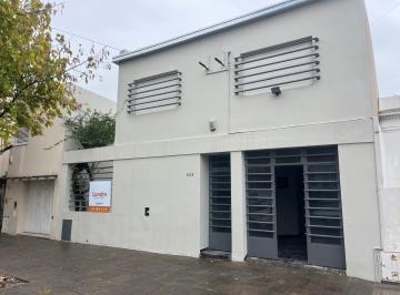 Casa · 160m² · 4 Ambientes · 2 Cocheras · Casa de 3 Dorm. en Alquiler