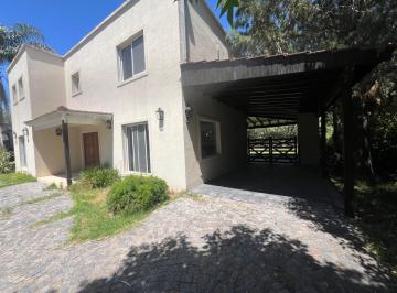Casa · 230m² · 6 Ambientes · 5 Cocheras · Casa en Alquiler - Venta en Barrio Acacias Blancas, Escobar.