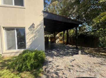 Casa · 230m² · 6 Ambientes · 5 Cocheras · Casa en Alquiler - Venta en Barrio Acacias Blancas, Escobar.