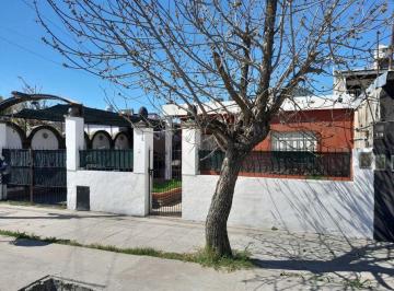 PHA-PHA-10_2 · Casa de 3 Amb. + Depto. de 2 Amb. con Entrada P/ Auto en Venta