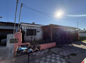 Casa · 250m² · 6 Ambientes · 1 Cochera · Venta Casa Barrio Patricio, 3 Dorm., Apto Credito