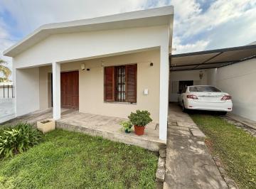 Casa · 150m² · 4 Ambientes · 1 Cochera · Casa Quintas de Arguello Refaccionada a Nueva 3 Dorm.