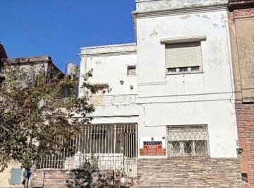 Casa de 4 ambientes, Floresta · Excelente Casa de 4 Ambientes con Salida a 2 Calles y Garage. Excelente Oportunidad. Ideal Familia.