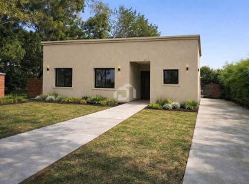 Casa · 131m² · 4 Ambientes · 2 Cocheras · Casa en Venta en San Ramón, Pilar del Este, Pilar
