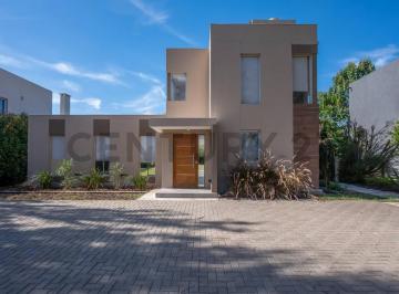 Casa · 190m² · 4 Ambientes · Casas en Venta en Lomas de City Bell