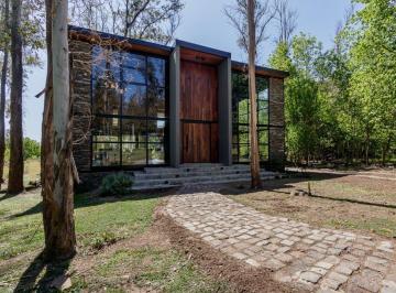Casa · 200m² · 6 Ambientes · Casa en Campo Timbo