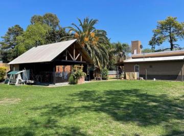 Casa · 80m² · 4 Ambientes · 1 Cochera · Casa en Funes