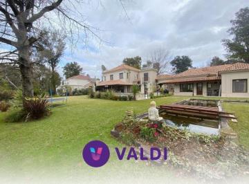 Casa · 1400m² · 5 Dormitorios · Casa en Venta - Barrio Saint Thomas Este, Canning