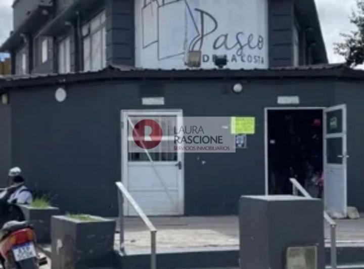 Local comercial · 930m² · 4 Ambientes · 1 Cochera