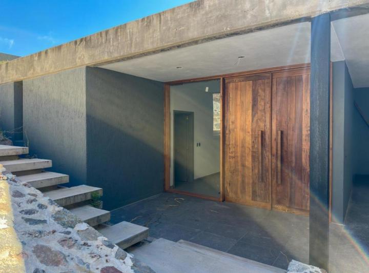 Casa · 280m² · 3 Ambientes · 2 Cocheras
