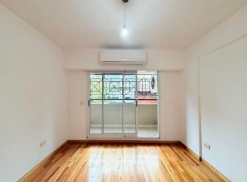 Departamento de 1 ambiente, Floresta · Monoambiente con Dos Balcones y Doble Ventilación en Venta