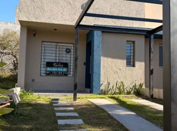 Casa · 90m² · 3 Ambientes · 2 Cocheras · Duplex en Alquiler - 2 Dorm. Patio Asador