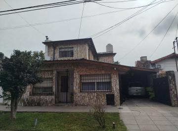 Casa · 233m² · 5 Ambientes · 3 Cocheras · Muñiz Casa Familiar Apta Credito con Espacios Para Disfrutar Cada Etapa