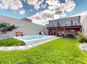 Casa · 145m² · 4 Ambientes · 1 Cochera · Venta Casa 3 Ambientes con Pileta, Parrilla y Quincho en Petion Chico, Alejandro Petion, Cañuelas