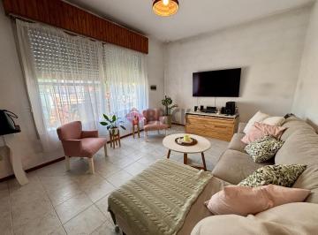Casa · 275m² · 10 Ambientes · Casa en Villa Adelina