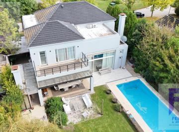 Casa · 274m² · 6 Ambientes · 4 Cocheras · Venta Casa de Categoría en Venta Barrio Cerrado Septiembre - Escobar