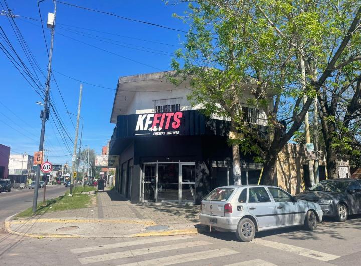 Local comercial · 240m² · 3 Ambientes · 2 Cocheras