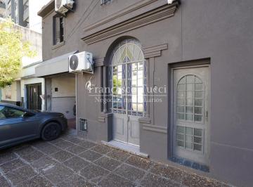 Local comercial · 411m² · 8 Ambientes · 1 Cochera · Local Para Consultorio Médico en Venta en Morón