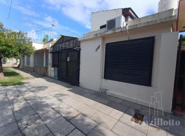 PH · 130m² · 4 Ambientes · 1 Cochera · PH en Lanús Este