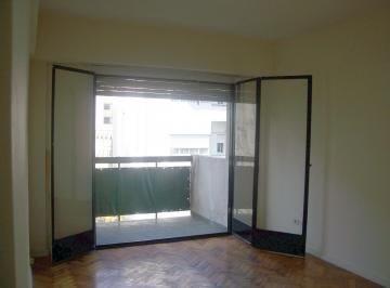 Living, mirando hacia el balcón · Departamento 3 Ambientes en Alquiler