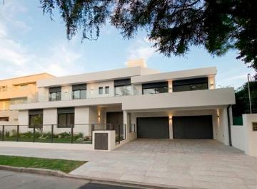 Casa de 5 ambientes, San Isidro · Casa en Venta en Martinez - Refacción