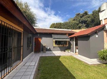 Casa de 5 ambientes, Lomas de Zamora · Amplia Casa con Jardín, Piscina, Quincho, Garage y Local en Temperley