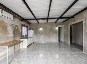 Casa · 81m² · 4 Ambientes · Venta | Permuta - Casa de 3 Dorm. con Patio y Piscina - Puerto Gaboto, San Jerónimo.