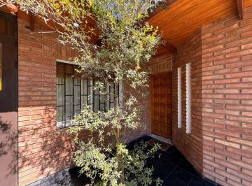 Casa de 4 ambientes, Córdoba · Apta Crédito - Venta Casa 3 Dorm. Cochera P/3 Autos - 193 m² Cub 250 m² Terr - m Córdoba Shopping