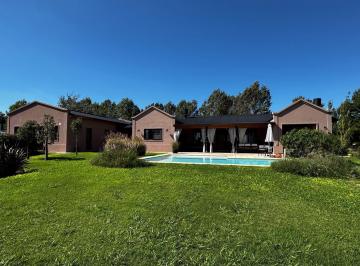 Casa · 240m² · 7 Ambientes · 4 Cocheras · Chacra C/ Importante Chalet y Piscina en Exaltación de La Cruz, G. B. a. Zona Norte, Argentina