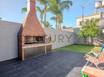 PH · 64m² · 3 Ambientes · 1 Cochera · Venta PH 3 Ambientes con Patio y Cochera | Haedo – Acepta Permuta