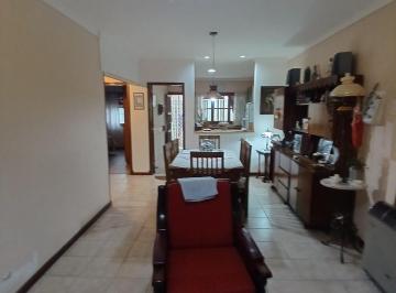 PH · 61m² · 2 Dormitorios · Venta PH Tipo Chalet 3 Amb. Al Frente Z/rivadavia Al 5500