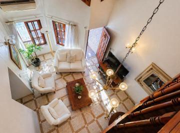 Casa · 203m² · 6 Ambientes · Venta Casa 3/4 Dorm Terraza y Patio - Apta Banco - 32 Entre 134 y 134 Bis La Plata